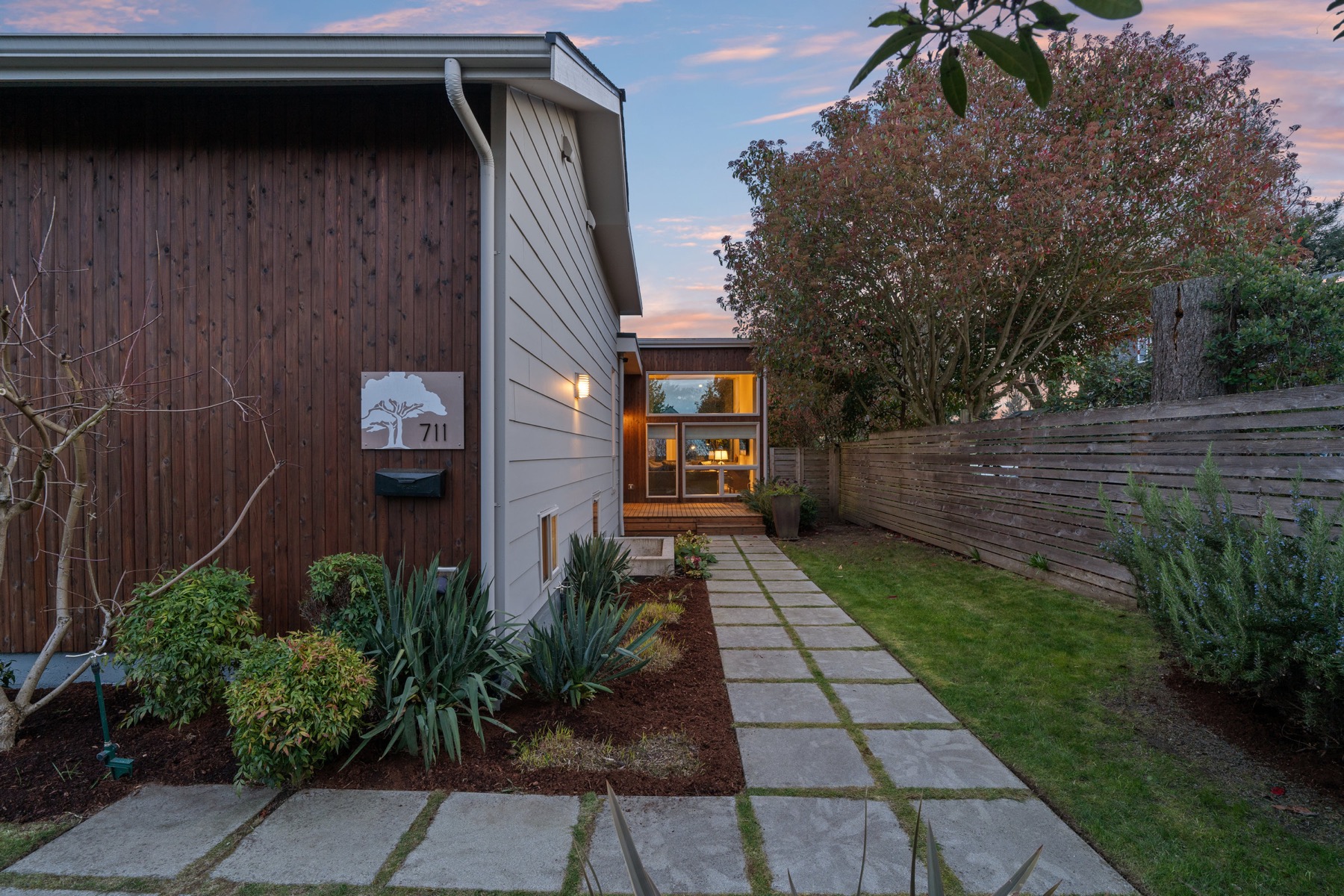 Seattle twilight real estate photography by DePartee Photo Services